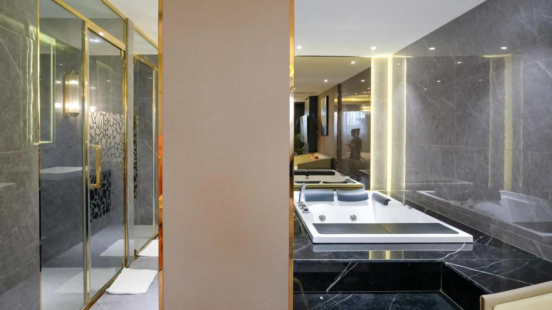 Enjoy Boutique Saigon Hotel مدينة هوشي منه فيتنام