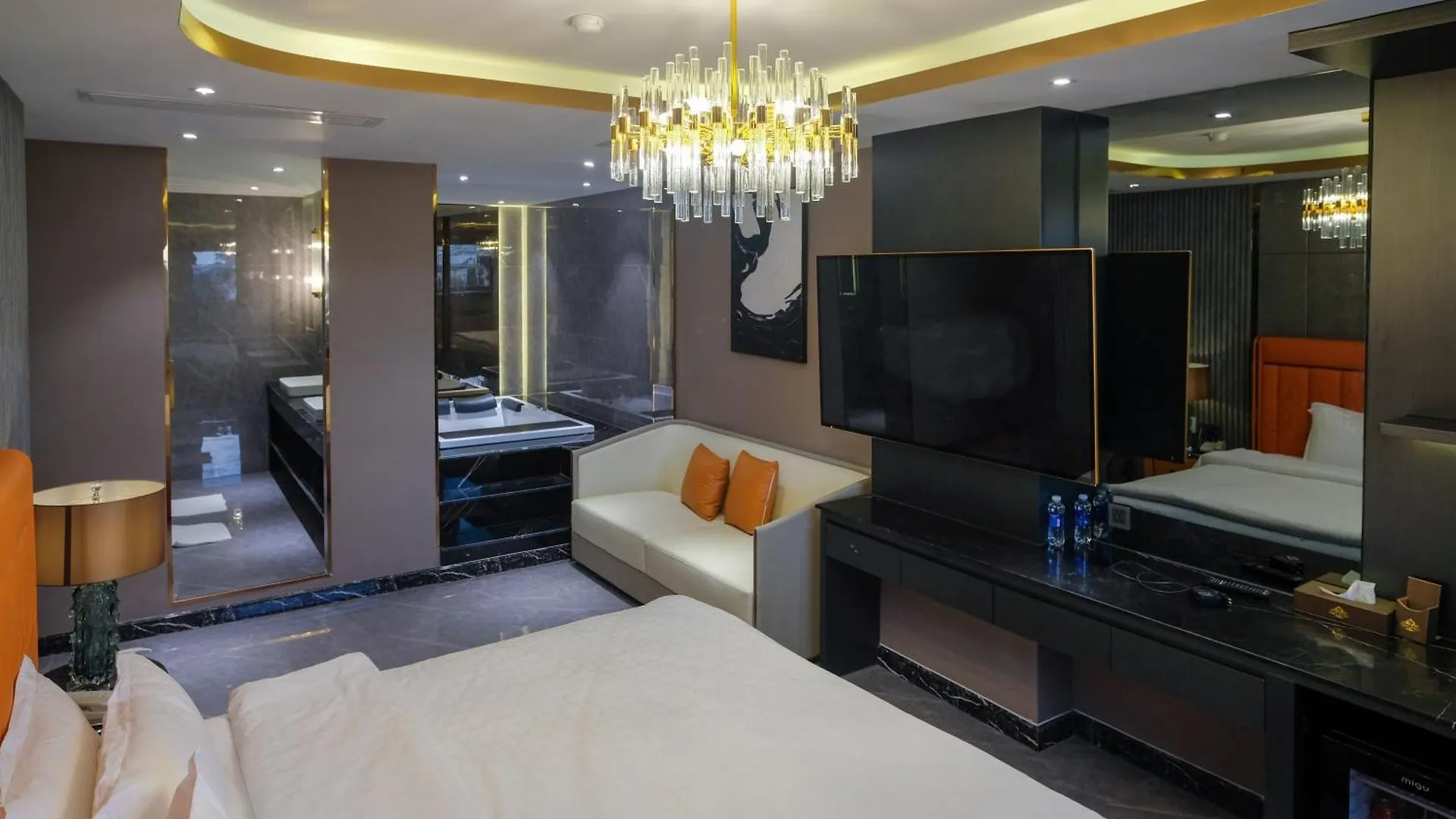 Enjoy Boutique Saigon Hotel مدينة هوشي منه فيتنام